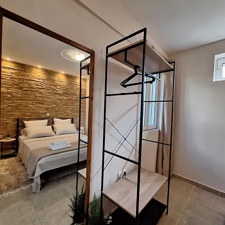 Garden Apartment *